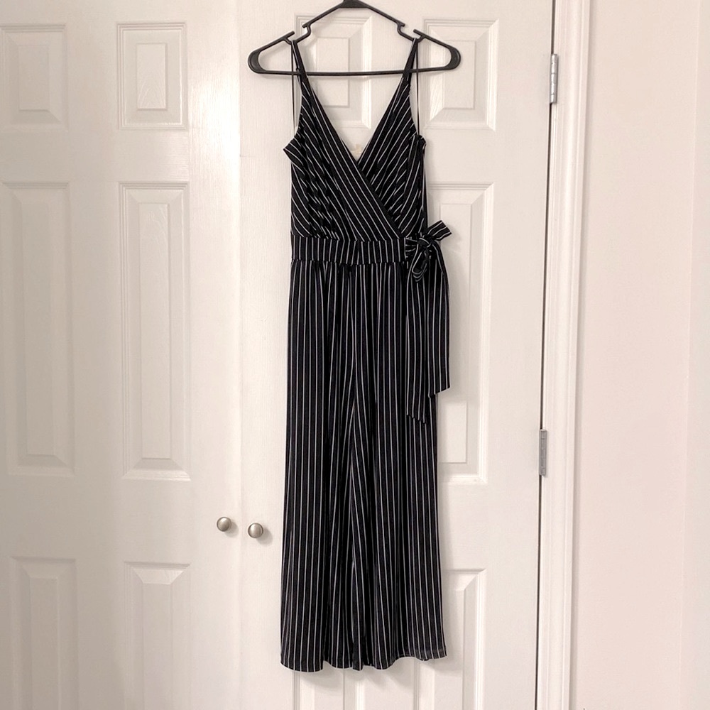 Jumpsuit - navy blue white pinstripe - w pockets - sz s - great condition